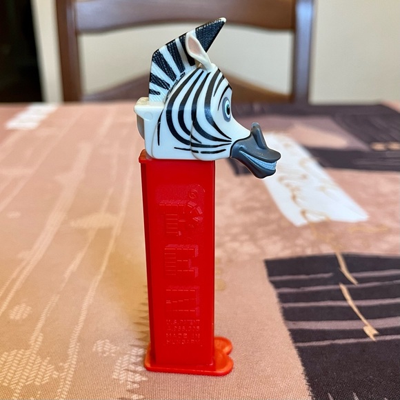 PEZ Candy Dispenser Marty From Madagascar (Hungary) - Picture 2 of 7